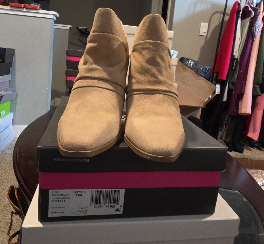 Vince Camuto Tortilla Suede Pointed Toe Ankle Booties - Picture 4 of 10